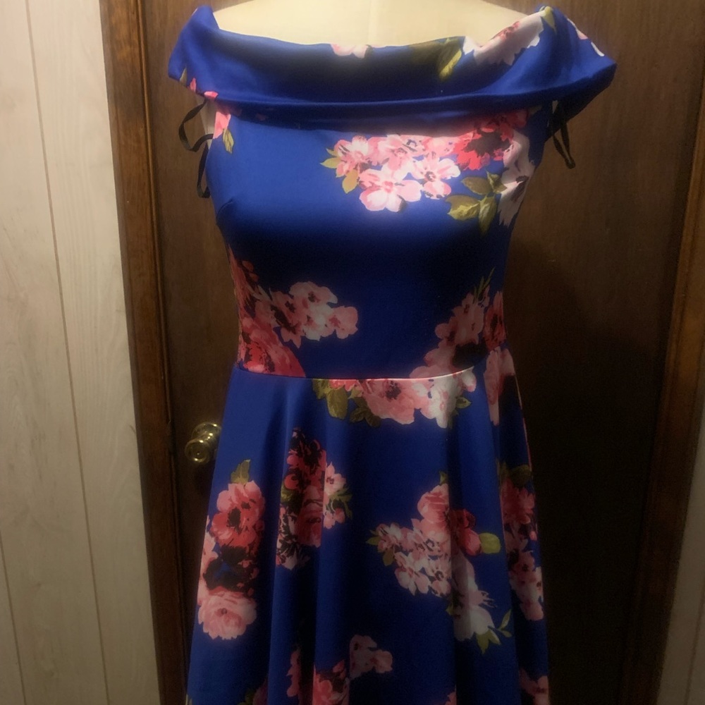 Blue floral off the shoulder dress size 7/8 tiny snag on front is in pictures